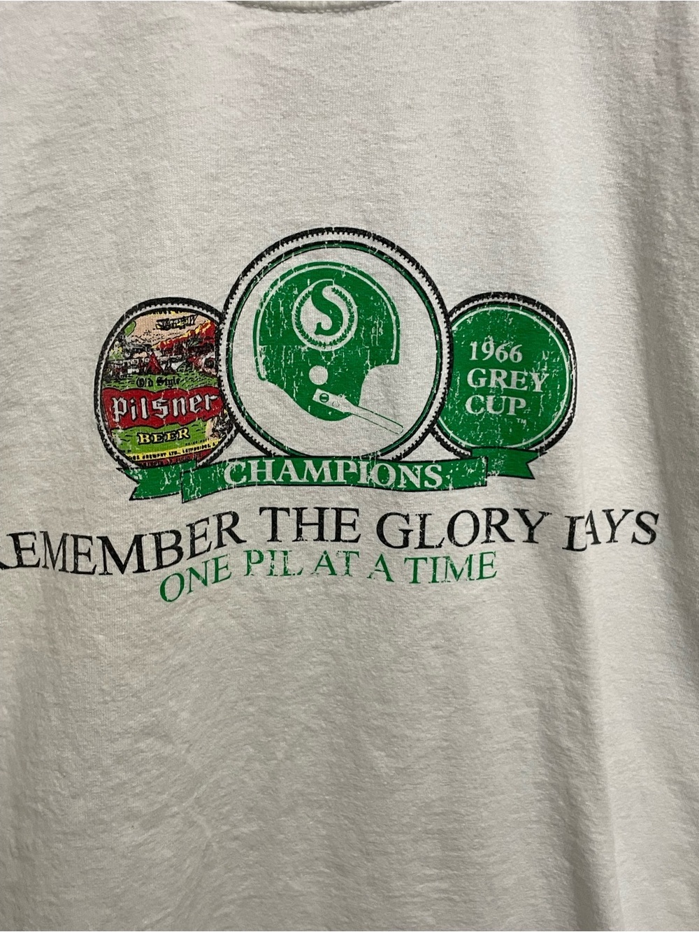 Saskatchewan Rough Riders Pilsner Remember the Glory Days 1966 Grey cup Men’s XL - Picture 3 of 9